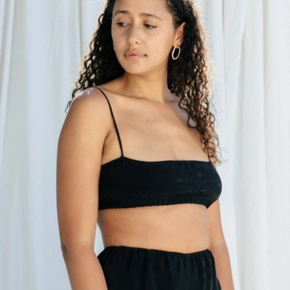 OZMA Black Square Neck Crop Top